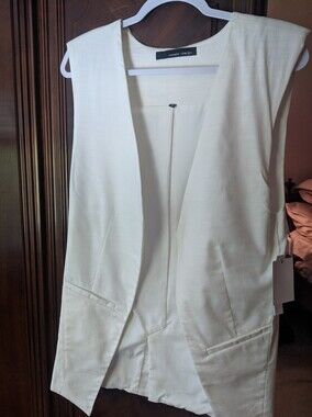NWT Amanda and Chelsea Cream Sleeveless Vest